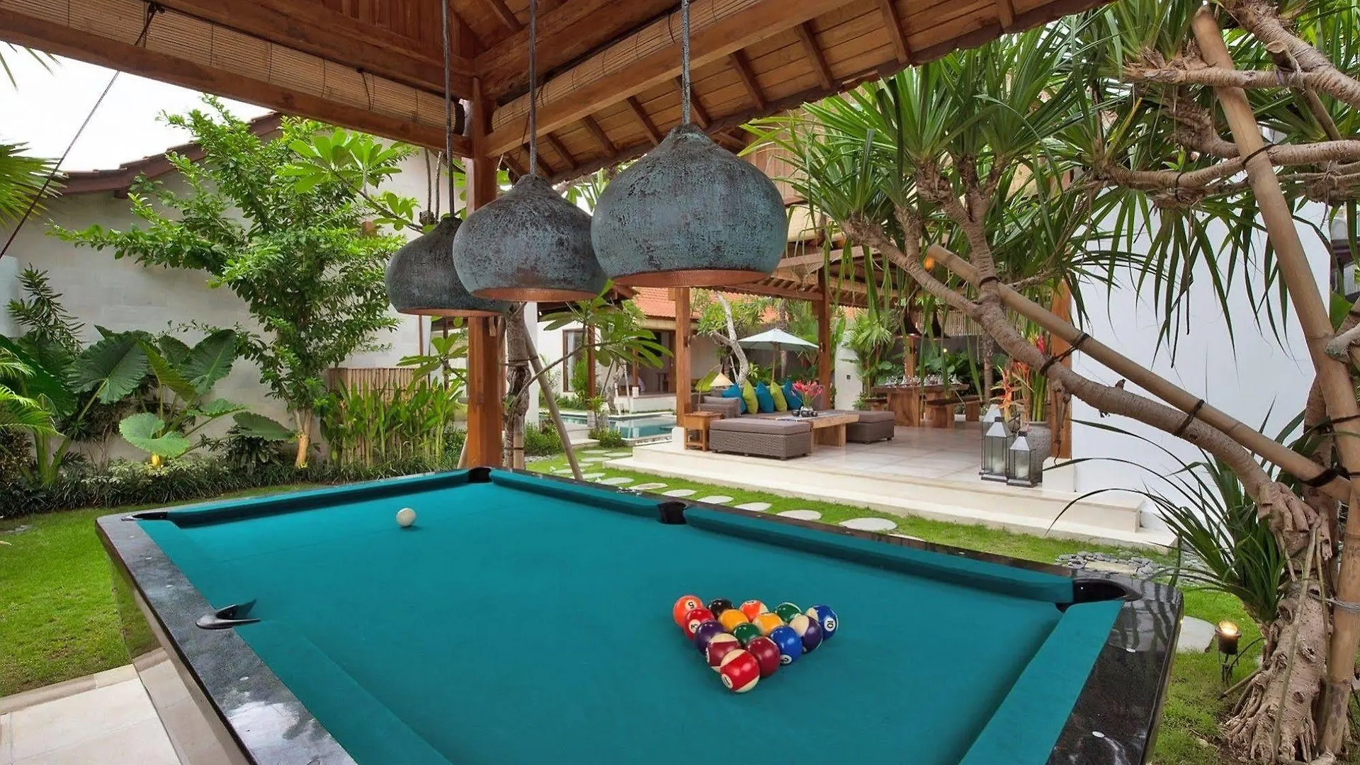 The Tamantis Villa 4*, Canggu (Bali)